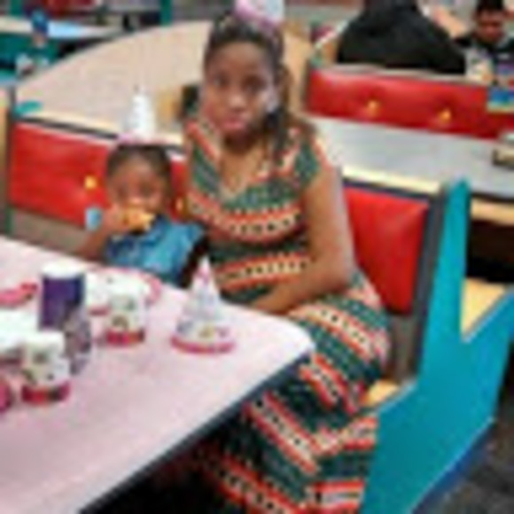 Meet your Posher, Josue - Picture 1 of 1